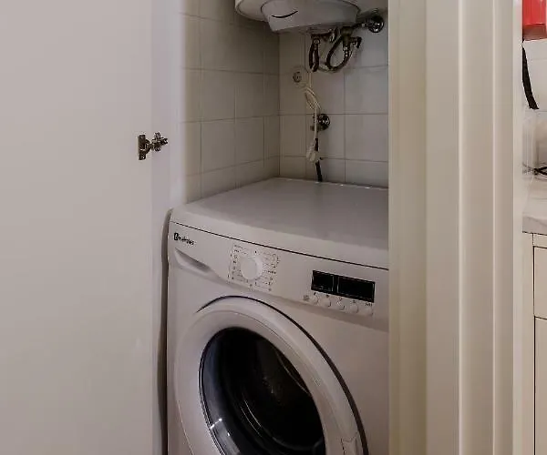 Boutique Rentals-flores Plaza In Historical Center Porto