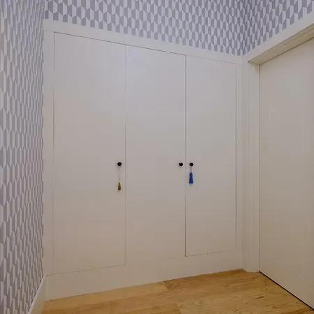 Boutique Rentals-flores Plaza In Historical Center Apartment Porto