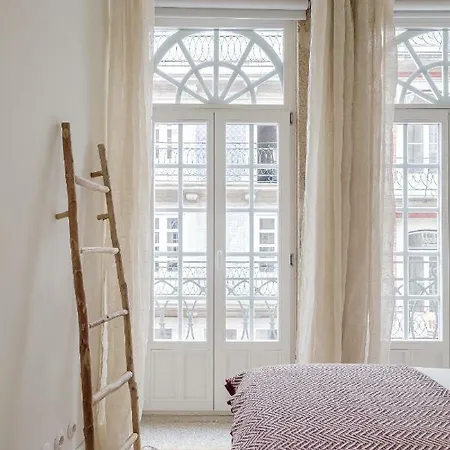 Boutique Rentals-flores Plaza In Historical Center Apartment Porto