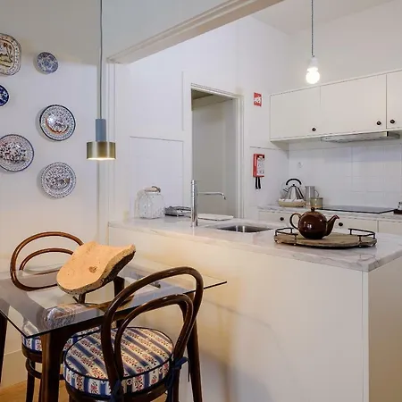 Boutique Rentals-flores Plaza In Historical Center Apartment Porto