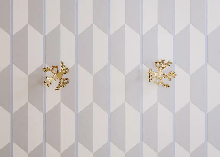 Boutique Rentals-flores Plaza In Historical Center * Porto